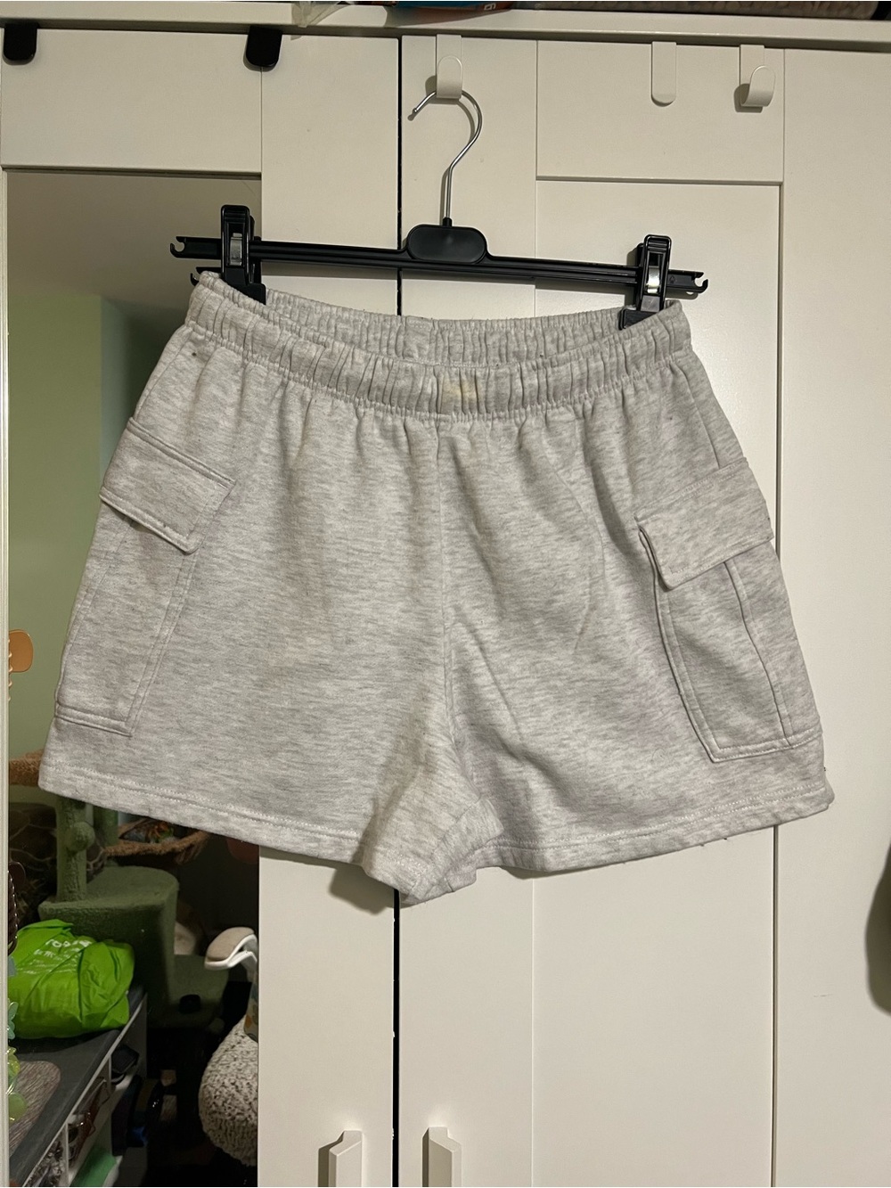 Women’s Elastic Waist Cargo Sweat Shorts - Light Gray
